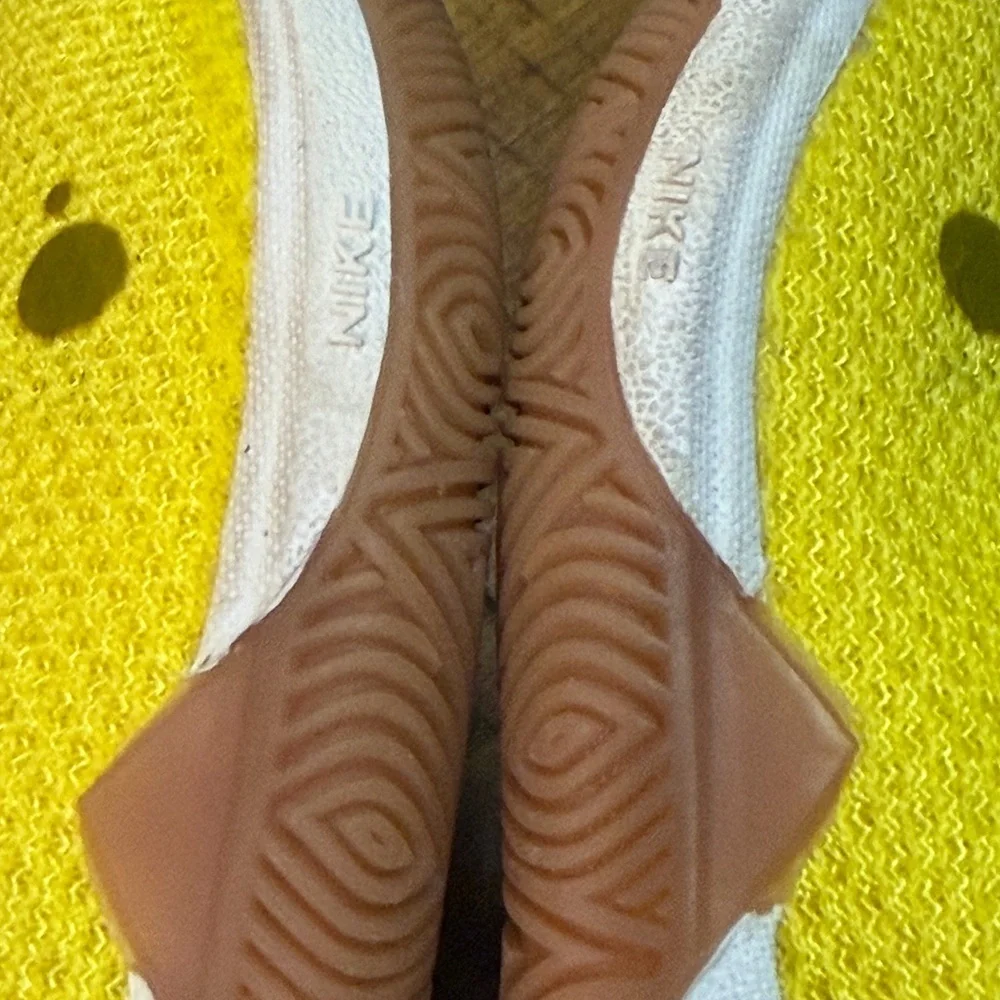 Spongebob SquarePants x NIKE Kyrie 5 GS Sneakers CN4490-700, size 5C